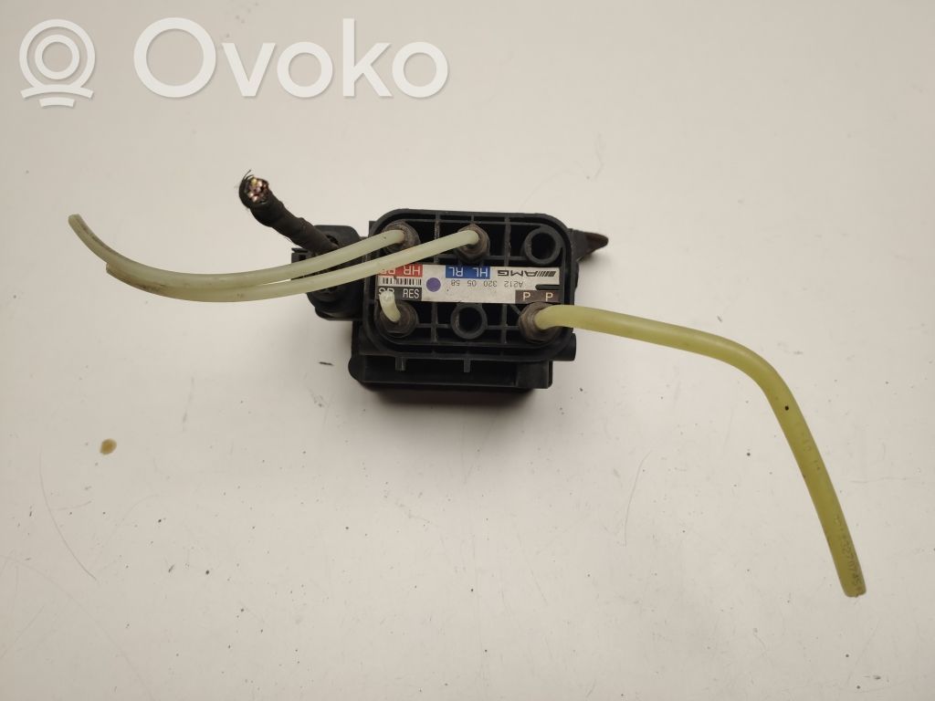 Mercedes-Benz CLS C218 X218 Rozdzielacz / Blok zaworowy zawieszenia pneumatycznego osi tylnej 