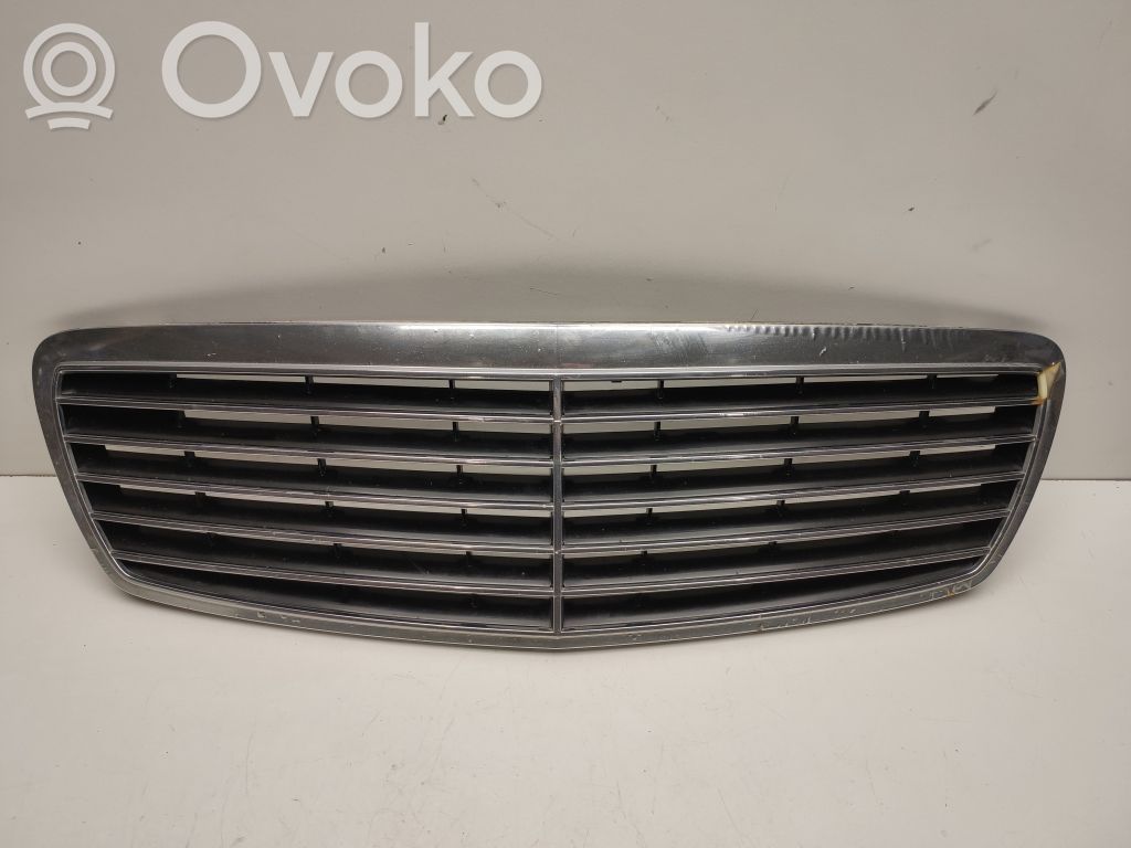 Mercedes-Benz E W211 Etusäleikkö 