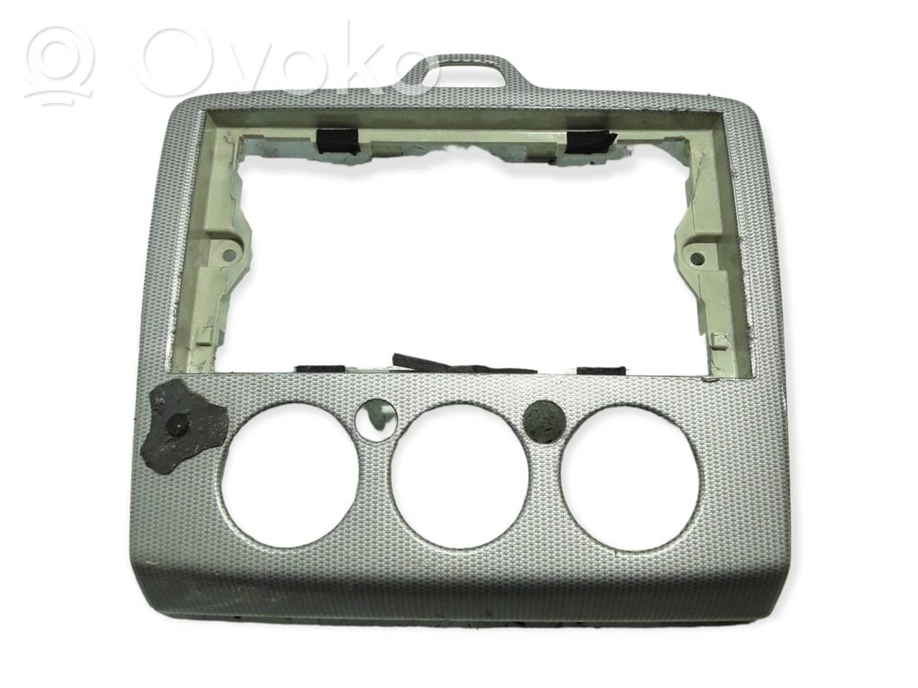Ford Focus Radio/GPS head unit trim 