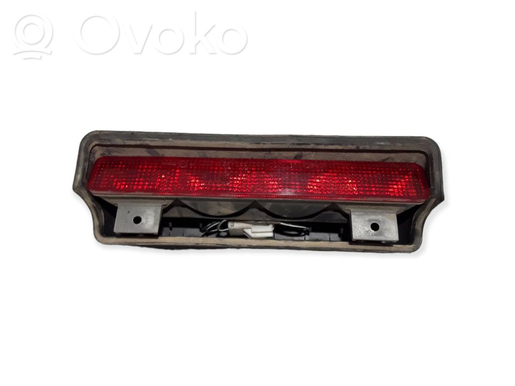 Mitsubishi Pajero Papildomas stop žibintas 
