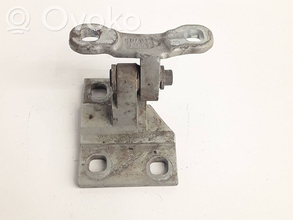 Volvo C30 Front door lower hinge 