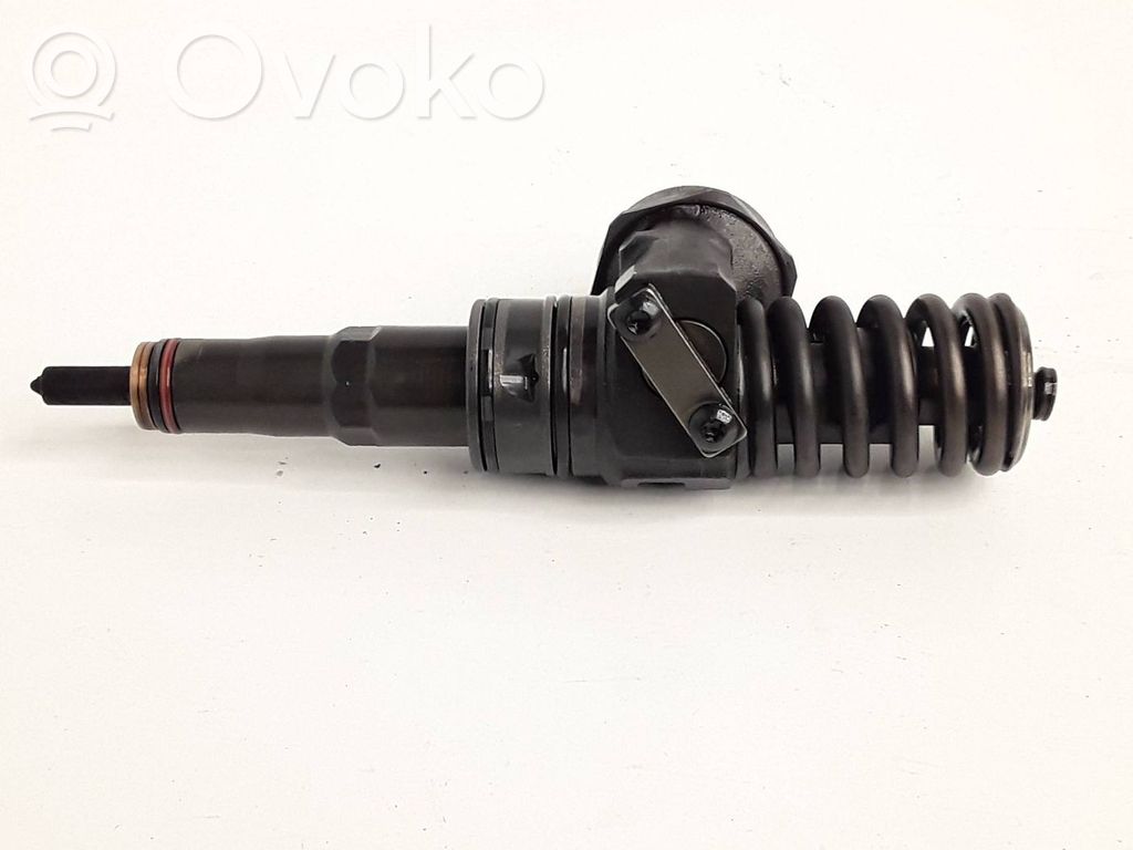 Volkswagen Golf V Fuel injector 