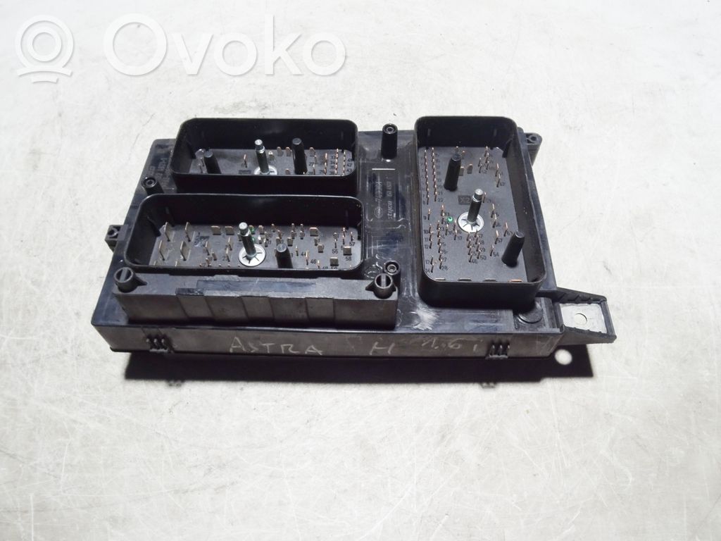 Opel Astra H Fuse module 