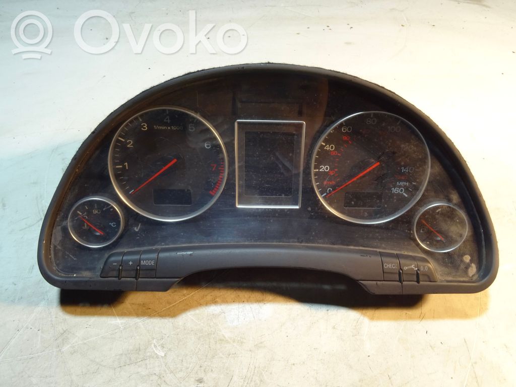 Audi A4 S4 B6 8E 8H Licznik / Prędkościomierz 