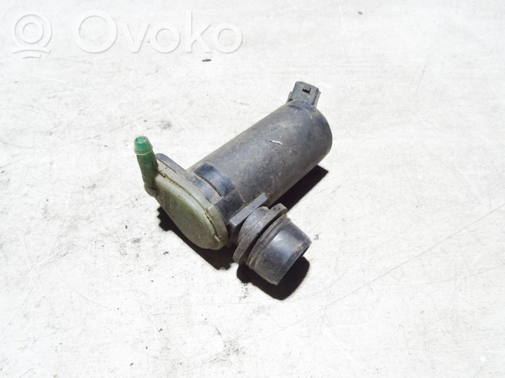 Windscreen/windshield washer pump   93BB17K624BA