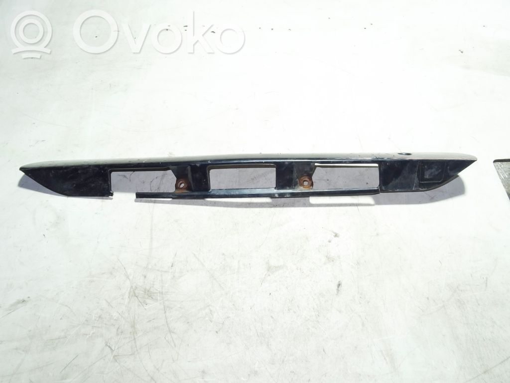 Mazda MPV Éclairage de plaque d'immatriculation 