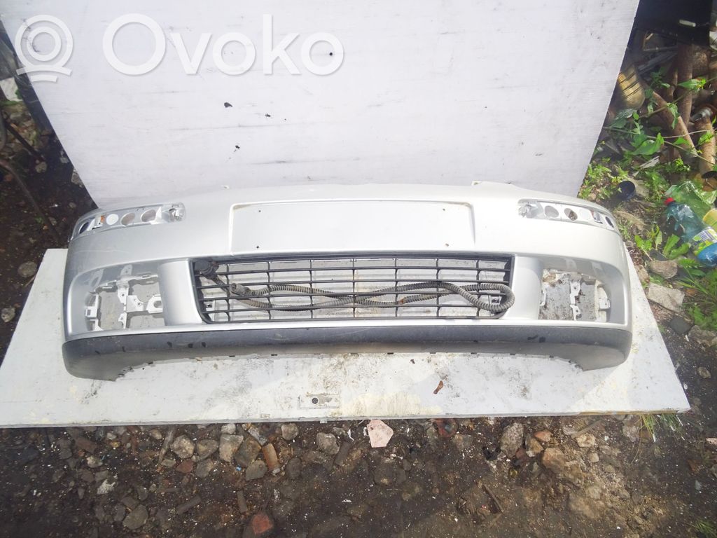 Volkswagen Golf V Parachoques delantero 