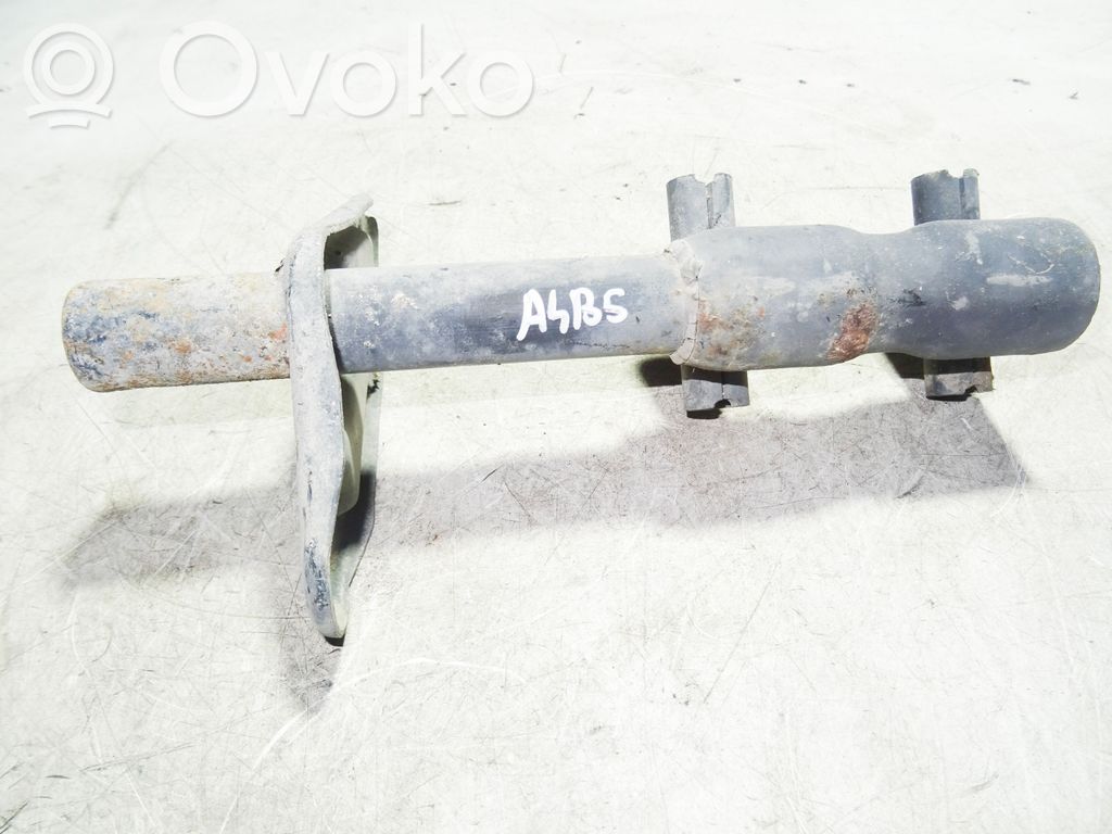 Audi A4 S4 B5 8D Odbój / Amortyzator zderzaka tylnego 