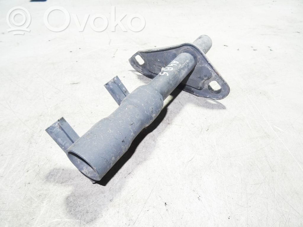Audi A4 S4 B5 8D Aizmugurē bampera amortizators 