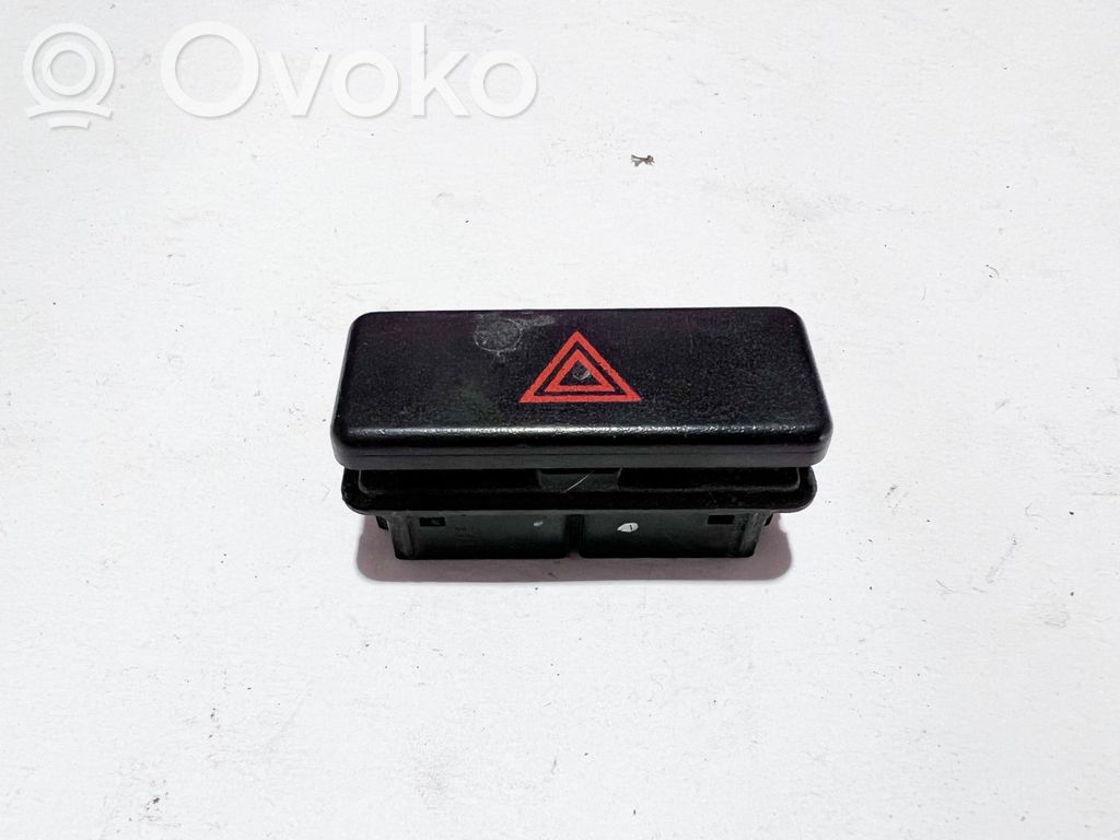 Hazard light switch   1390751,61311390751