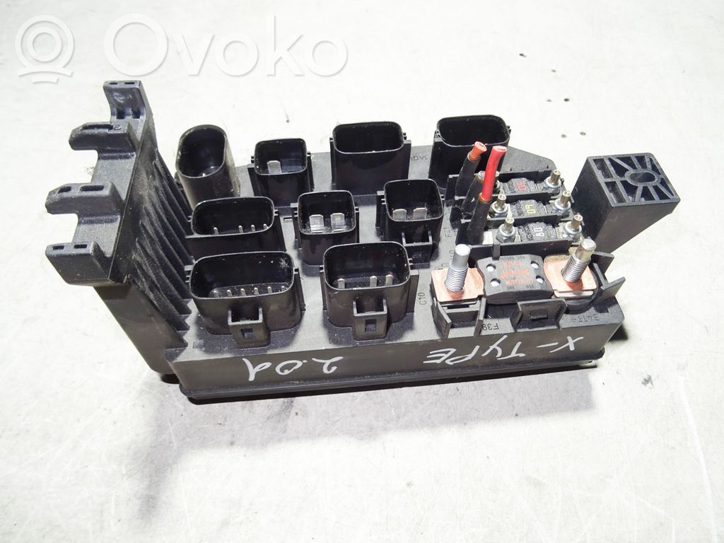 Jaguar X-Type Fuse module 