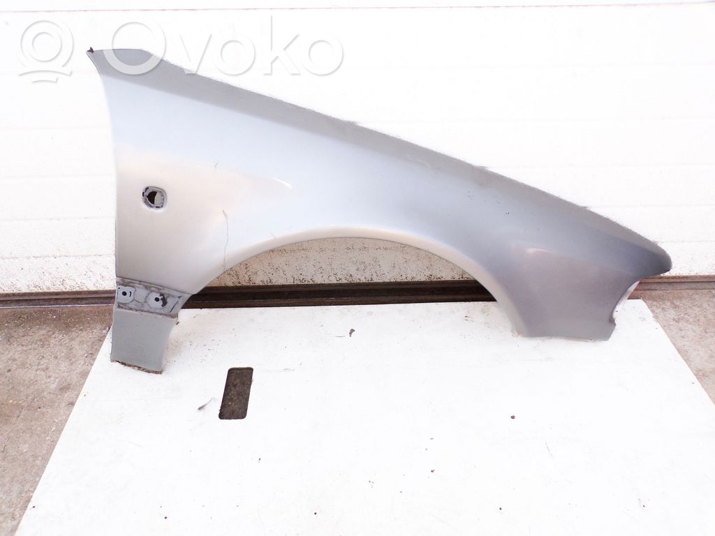 Audi A8 S8 D2 4D Sparnas 
