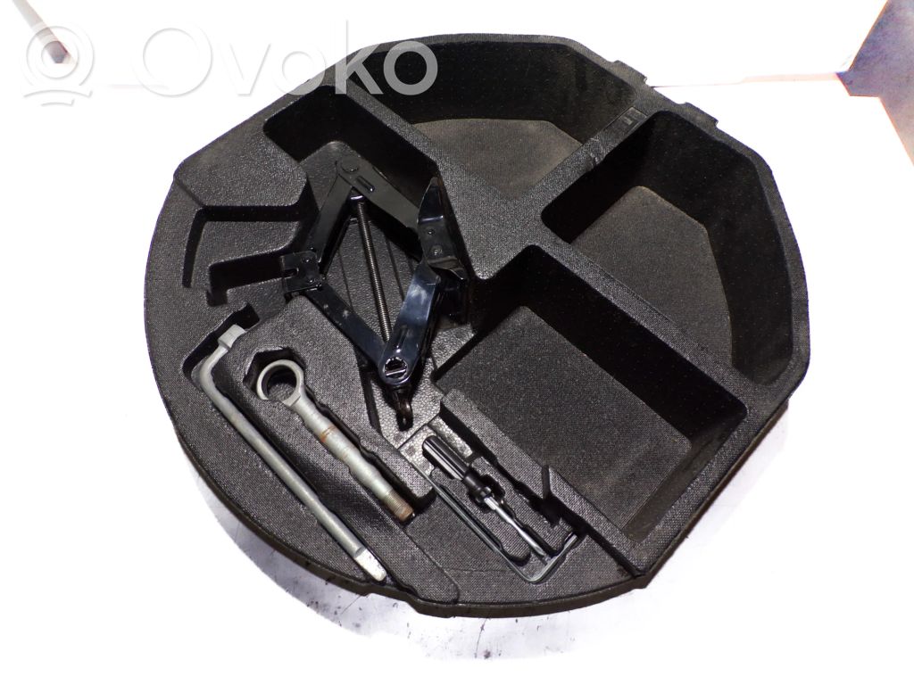 Subaru Legacy Tool set 