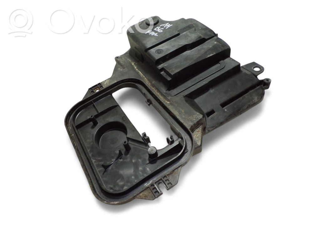 Audi A4 S4 B6 8E 8H Tapa de caja de fusibles 