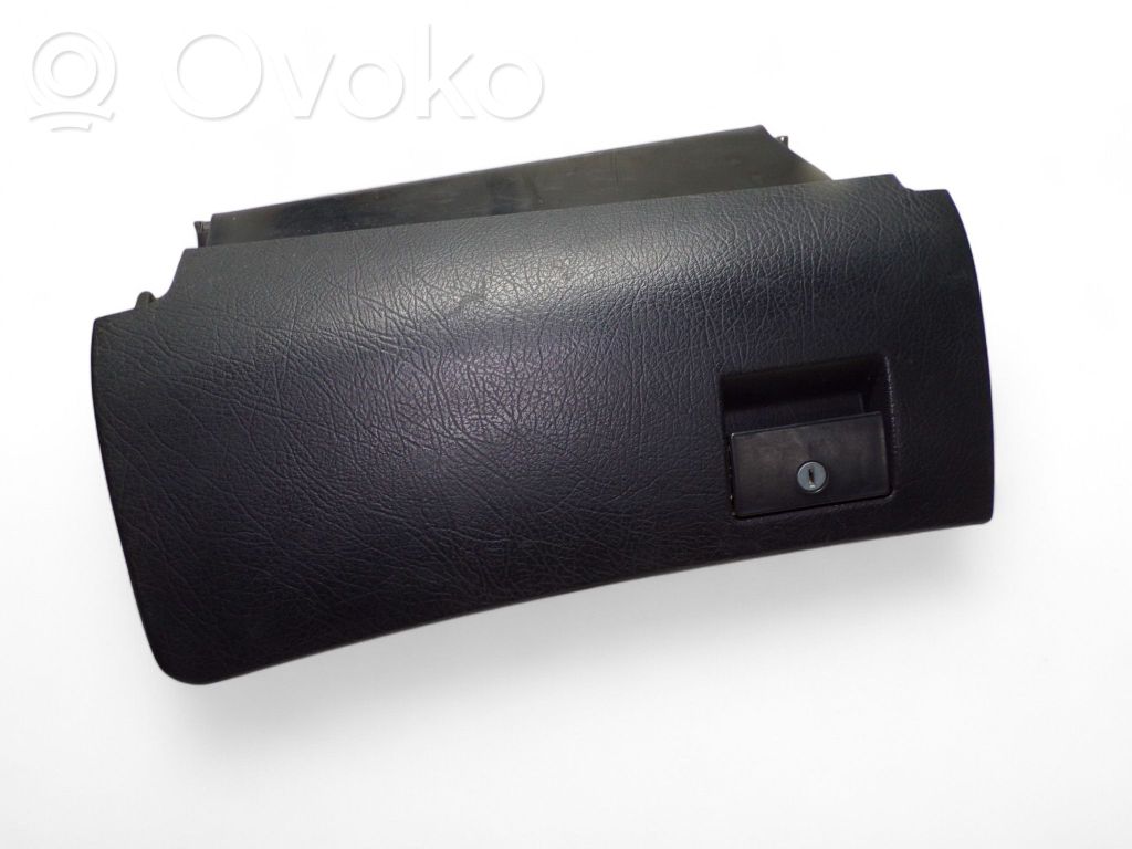Audi 100 S4 C4 Beleuchtung Handschuhfach 