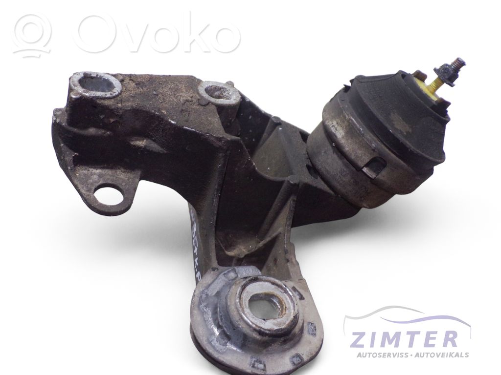 Volkswagen PASSAT B5.5 Engine mounting bracket 