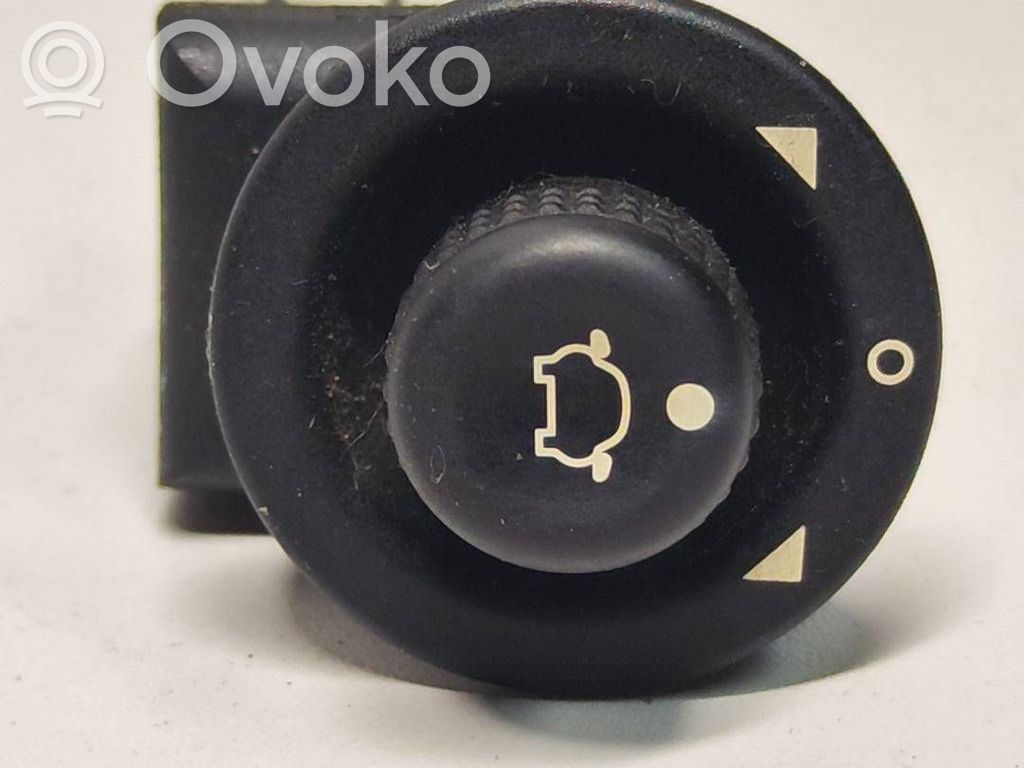 Wing mirror switch   93BG17B676BA,K808X