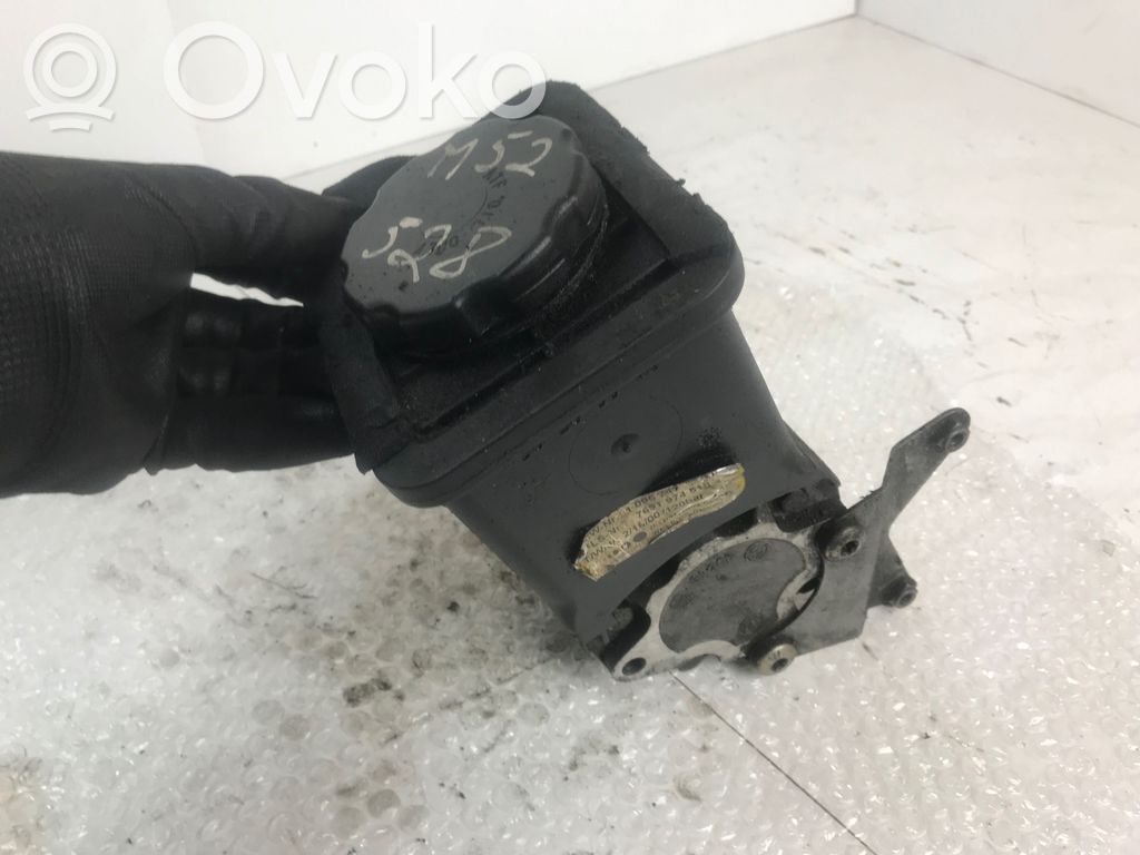 BMW 5 E39 Ohjaustehostimen pumppu 