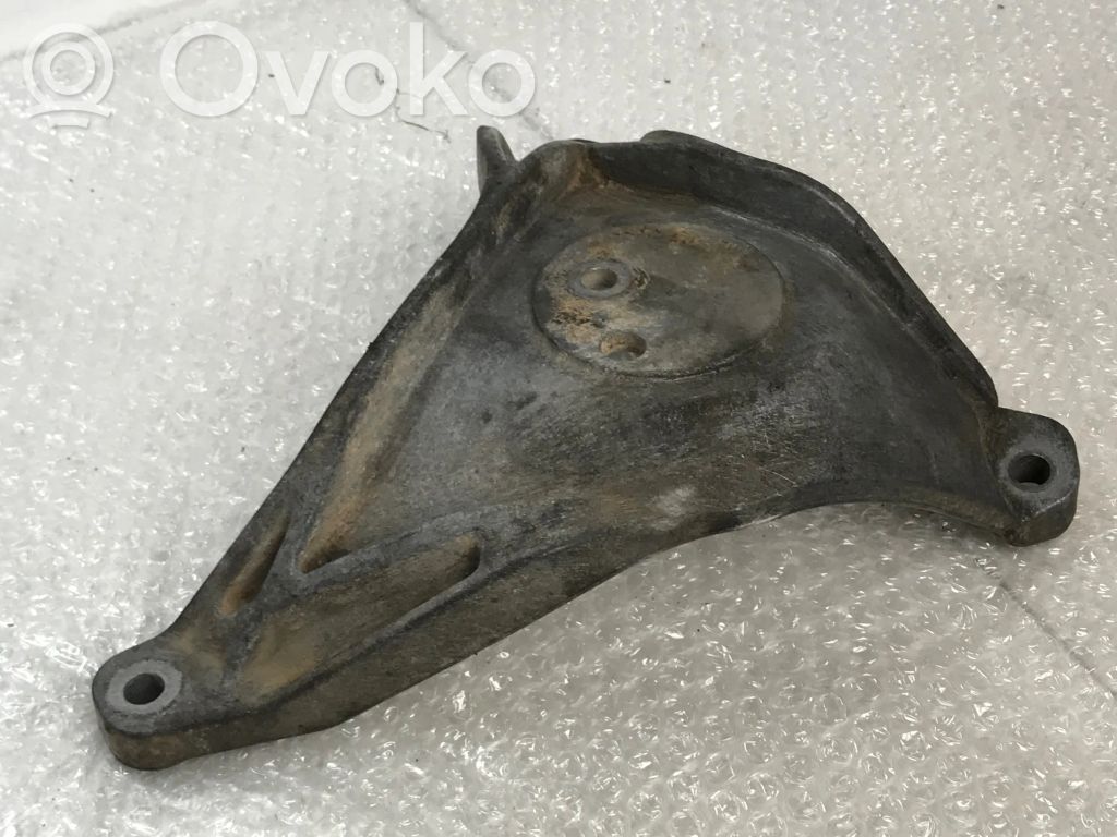 Engine mounting bracket   1096080