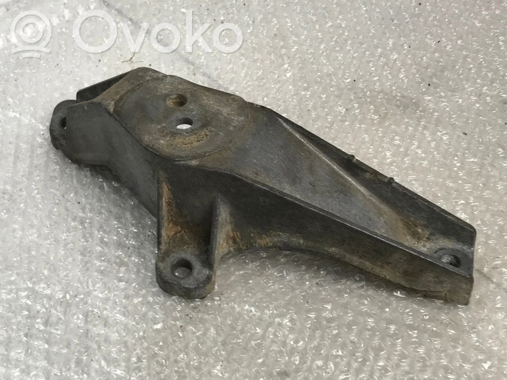 BMW 5 E39 Engine mounting bracket 