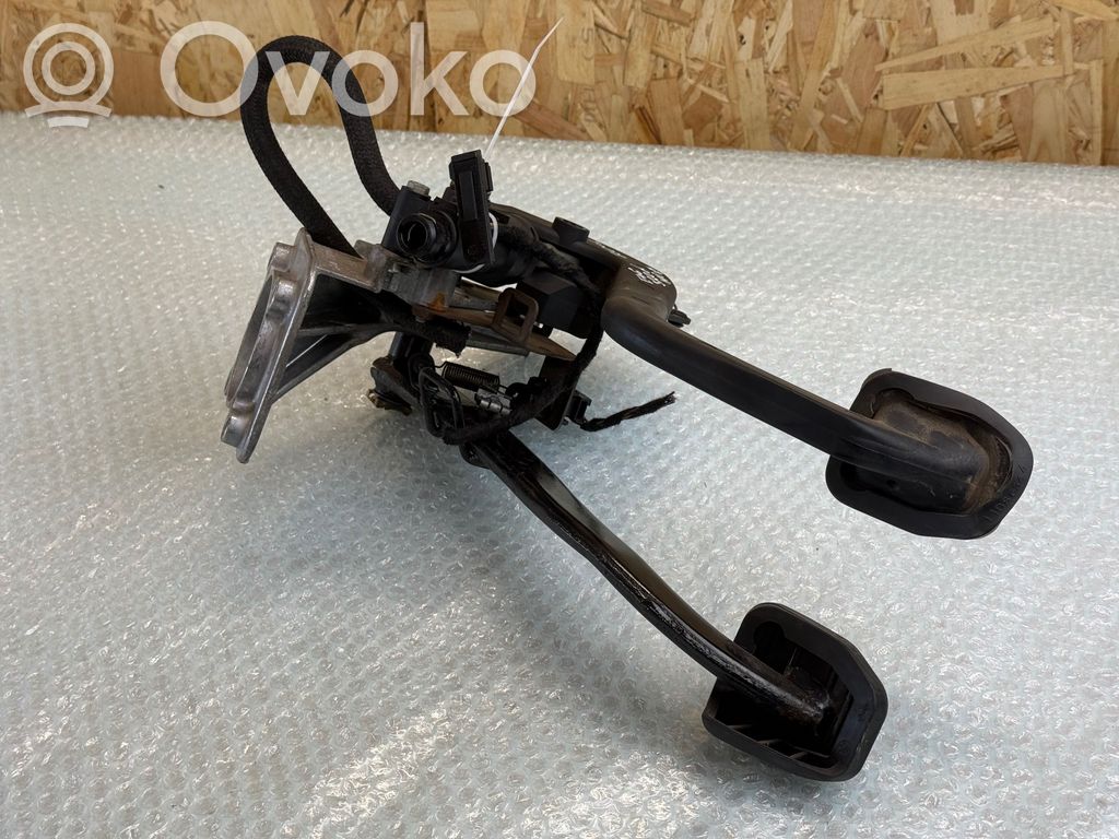 BMW 3 E46 Clutch pedal 