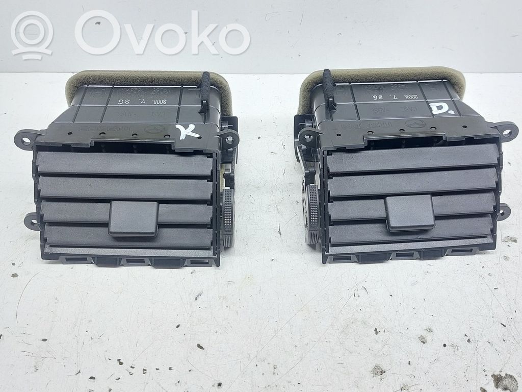 Mazda 6 Centrālais gaisa ventilācijas režģis 