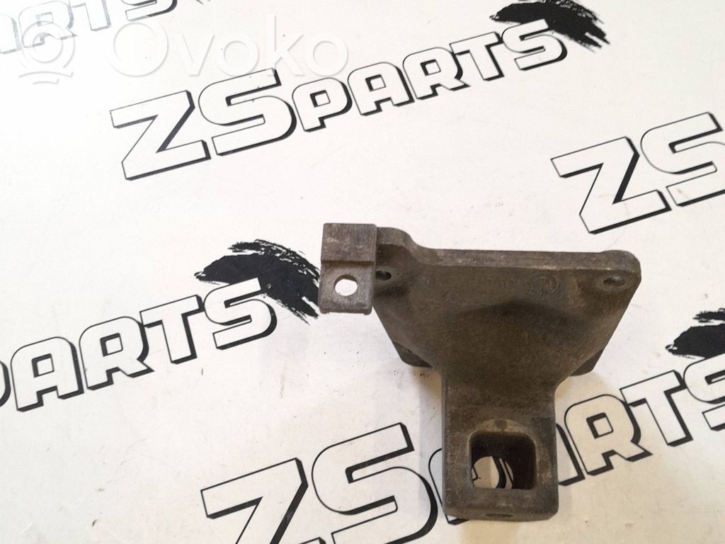 Engine mounting bracket   109607611,1096076