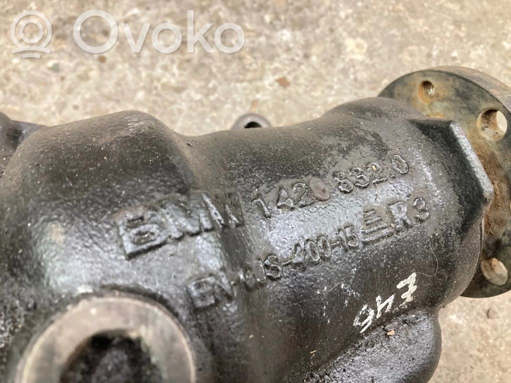Front differential   1423835