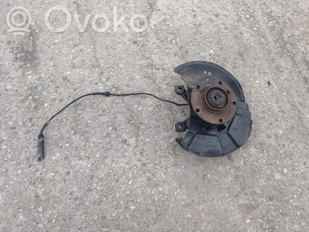 Front wheel hub