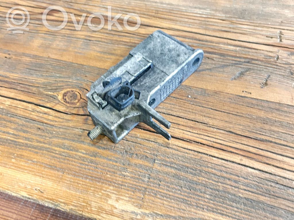 BMW 5 E39 Fuel pump bracket 