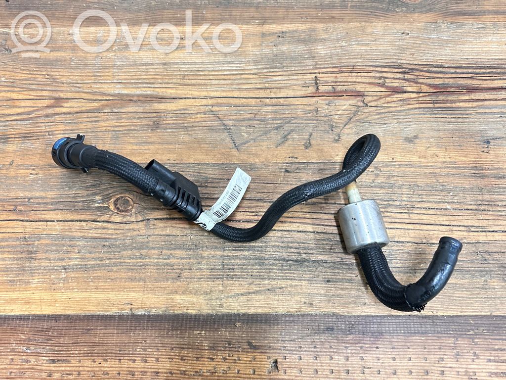 BMW 3 E90 E91 Fuel distributor 
