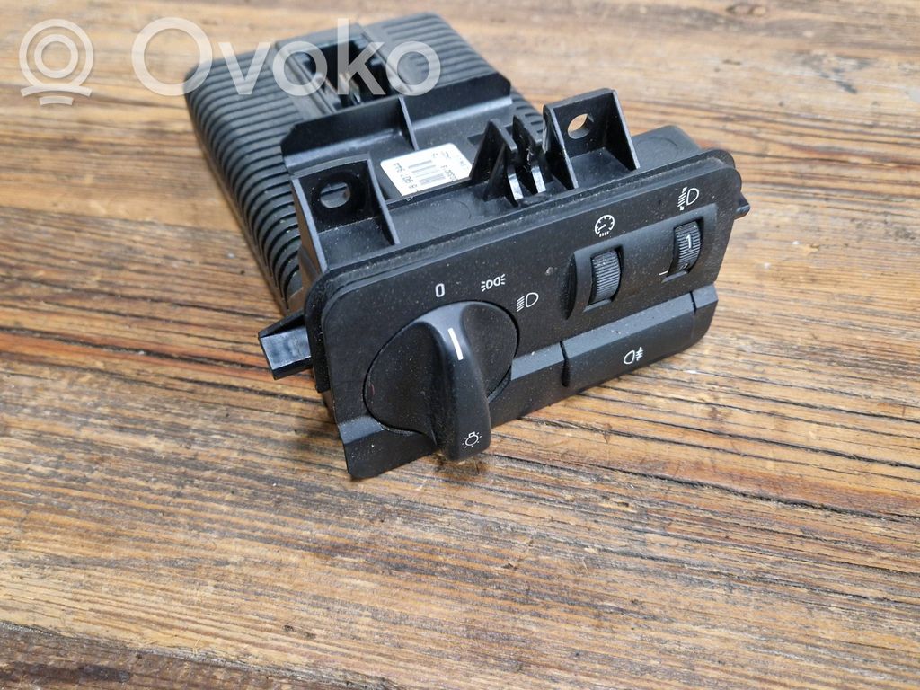 Light switch   61316907944,086480060,0033018,6907944