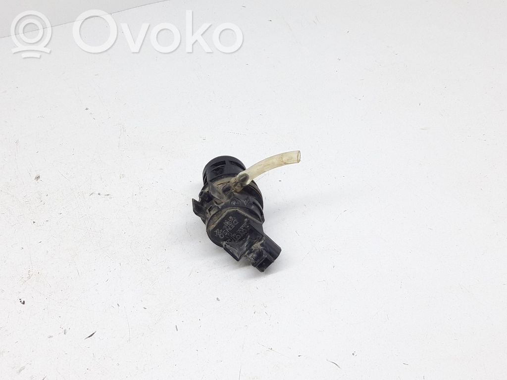Toyota RAV 4 (XA30) Windshield washer spray nozzle 