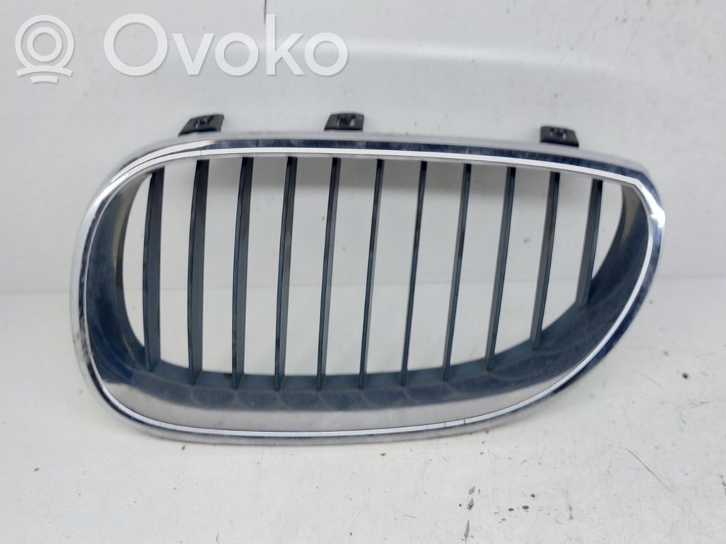 BMW 5 E60 E61 Augšējais režģis 