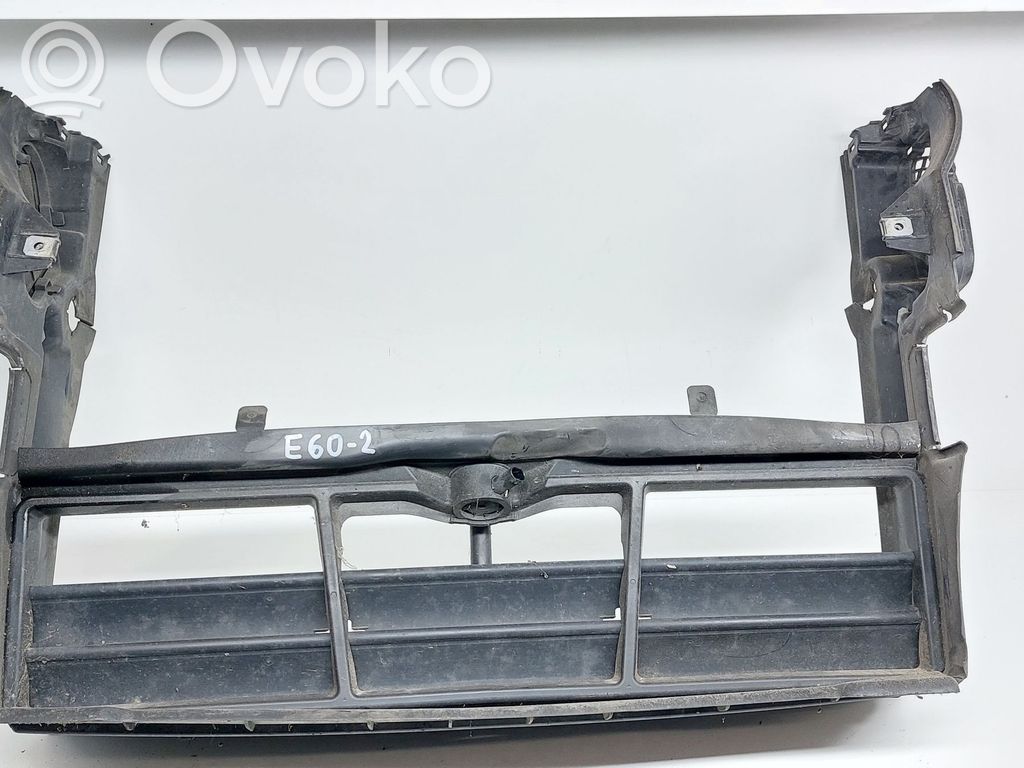 BMW 5 E60 E61 Radiatorių panelė 
