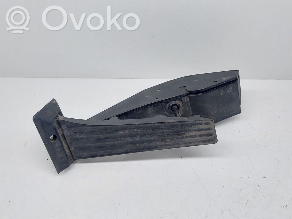 Akceleratoriaus pedalas   6766930