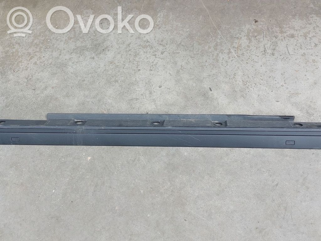 Lexus UX Порог 