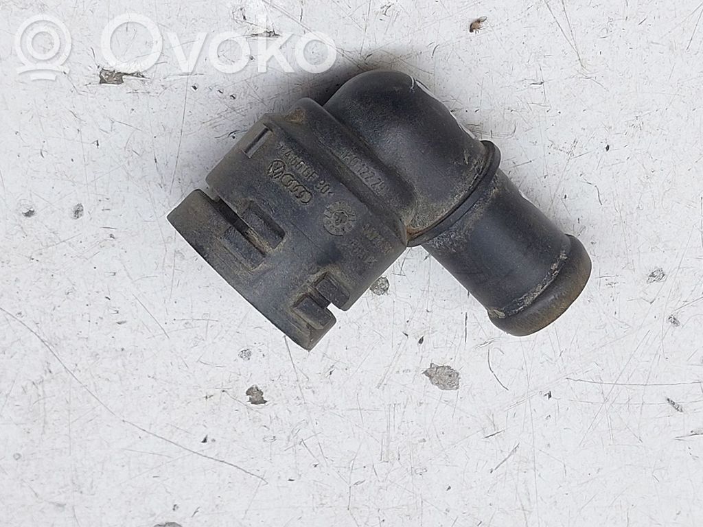 Volkswagen PASSAT B6 Przewód / Wąż chłodnicy 
