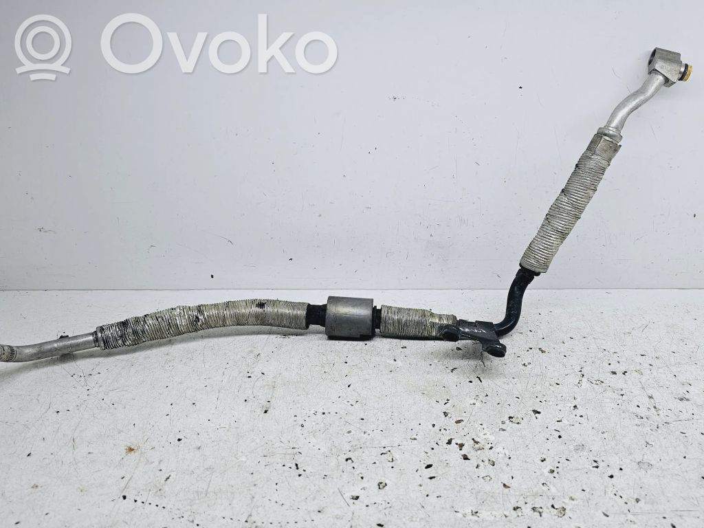 BMW 7 E65 E66 Ilmastointilaitteen putki (A/C) 