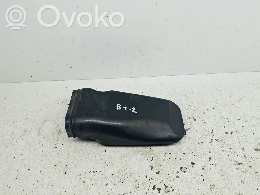 BMW 1 E81 E87 Ilmanoton kanavan osa 