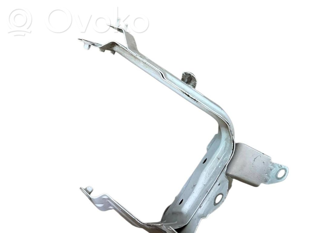 Audi SQ7 Fender mounting bracket 