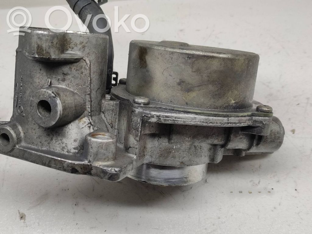 Ford Mondeo Mk III Vacuum pump 