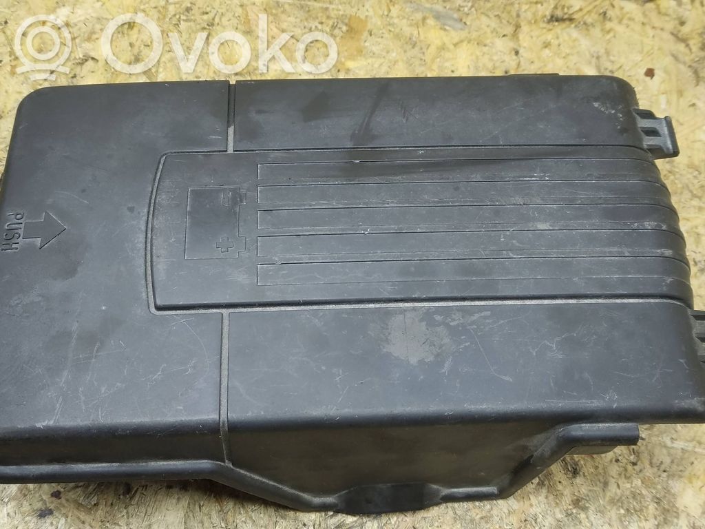 Volkswagen Golf V Pokrywa skrzynki akumulatora 