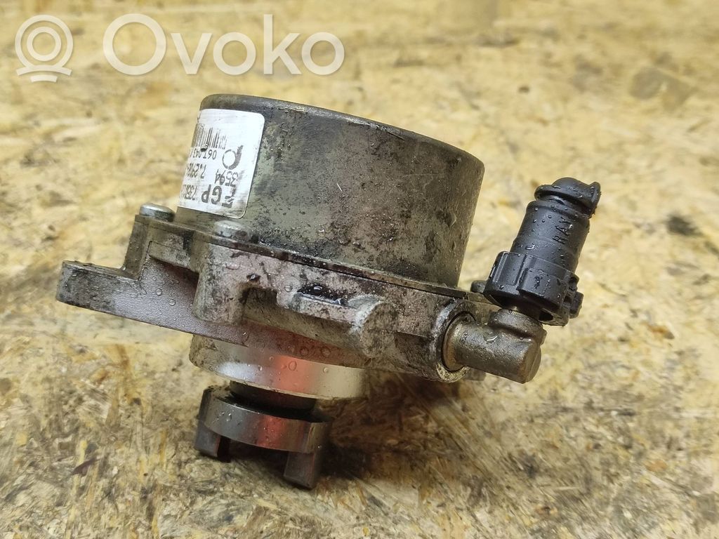 Opel Corsa C Siurblys vakuumo 