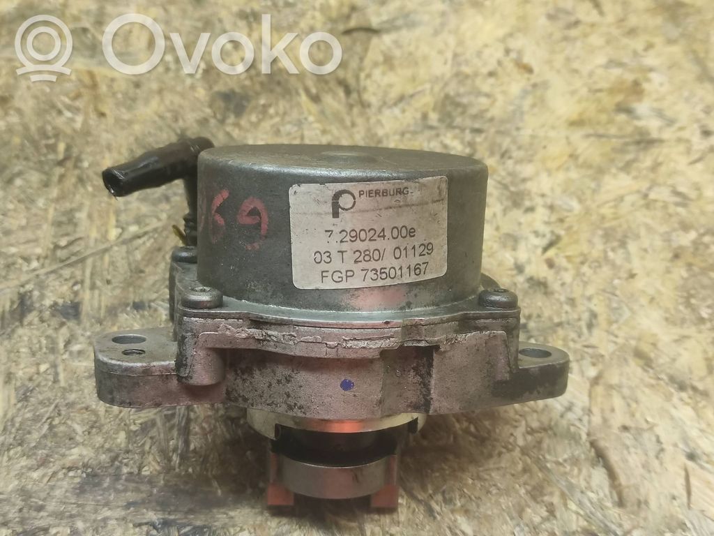 Opel Combo C Vacuum pump 