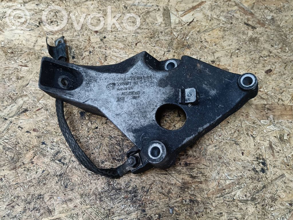 Engine mounting bracket   6775041,7549394