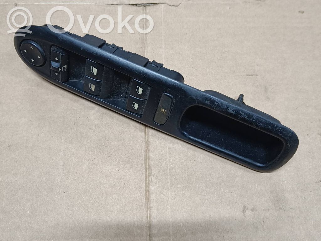Peugeot 407 Electric window control switch 