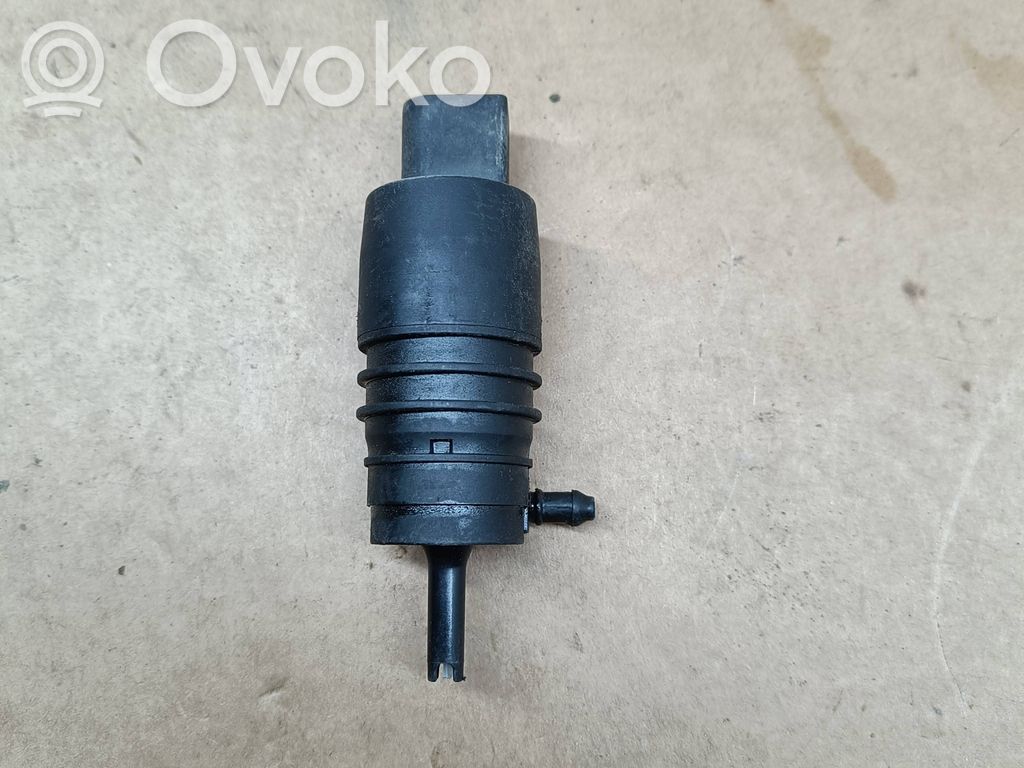 Volkswagen PASSAT B7 USA Windscreen/windshield washer pump 