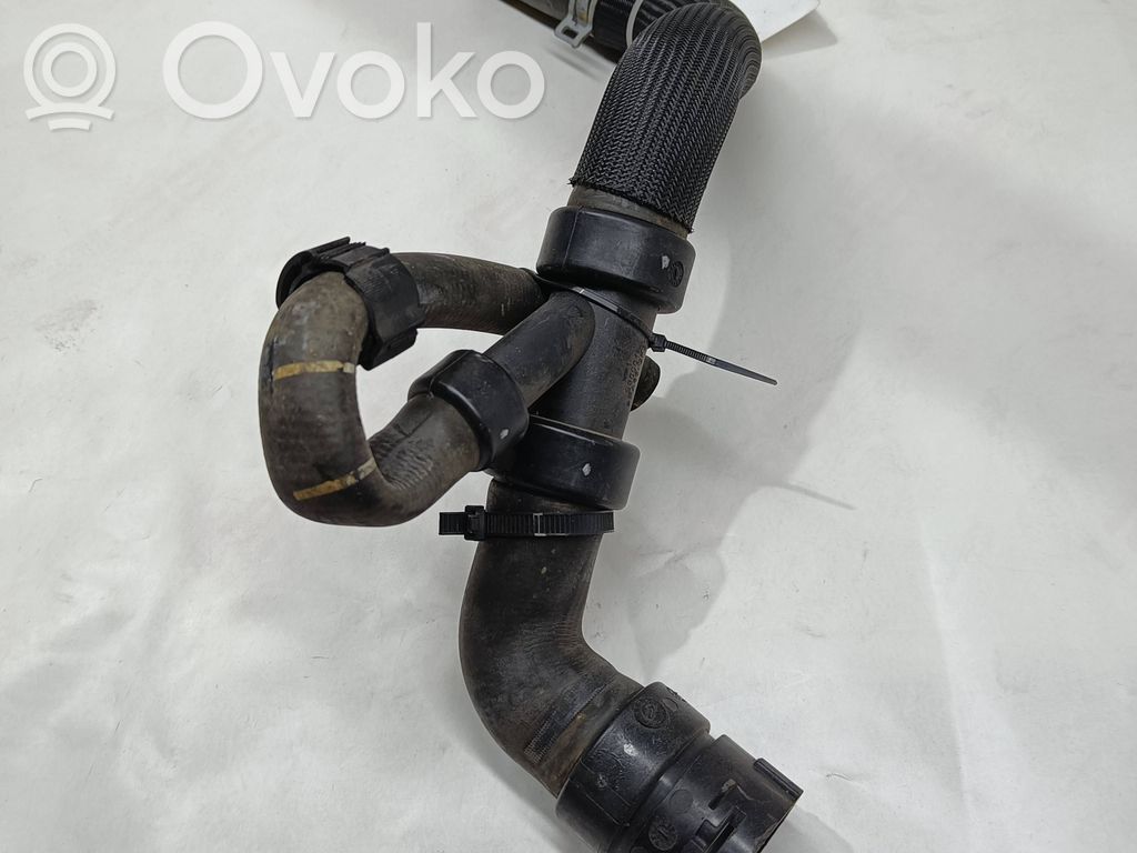 Land Rover Range Rover Evoque L538 Moottorin vesijäähdytyksen putki/letku 