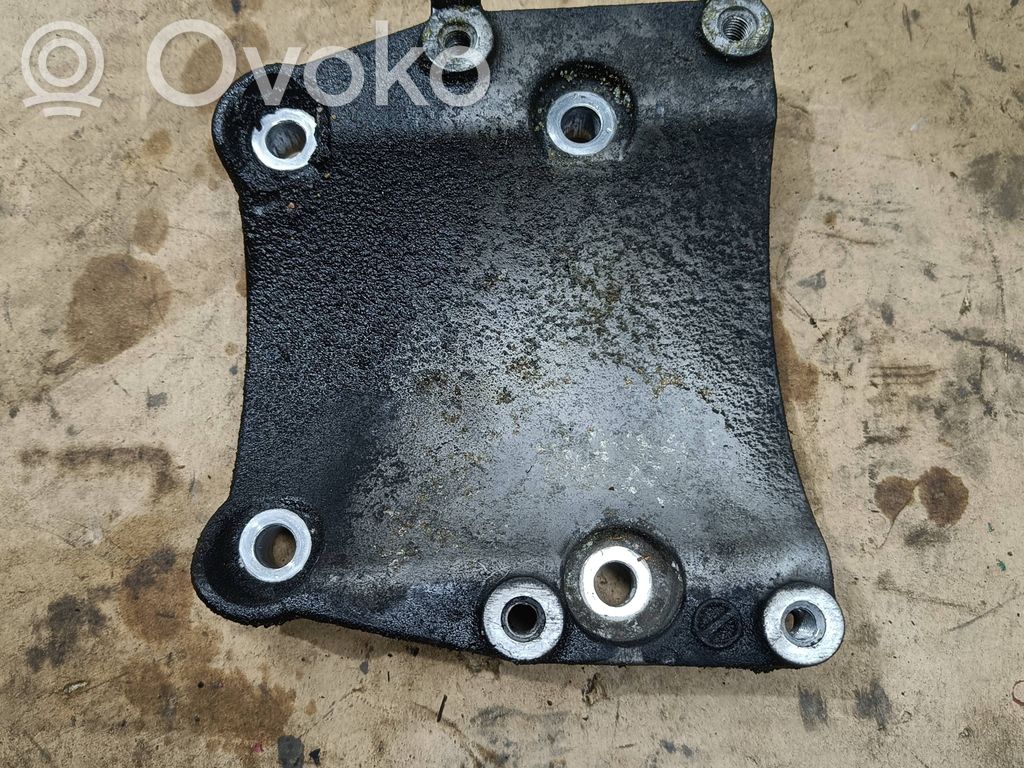 Honda Civic Soporte de montaje del compresor de A/C 